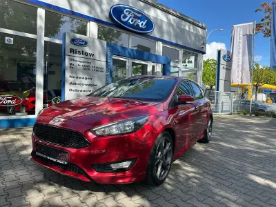 Używany Ford Focus Business Edition 182 KM (133 kW) 2018 Czerwony Sedan/Limuzyna