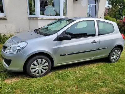 Gebraucht Renault Clio II 75 PS (55 kW) 2009 Limousine