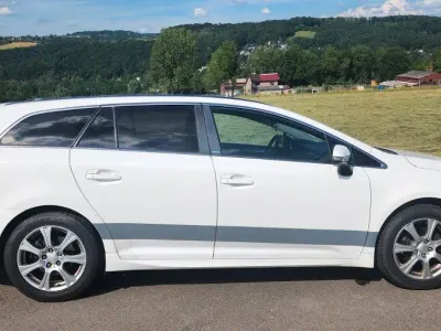 Gebraucht Toyota Avensis Edition-S 147 PS (108 kW) 2016 Weiß Kombi