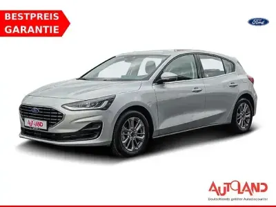 Gebraucht Ford Focus Titanium 125 PS (91 kW) 2023 Silber Limousine