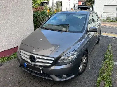 Gebraucht Mercedes B180 122 PS (89 kW) 2011 Grau Van / Kleinbus