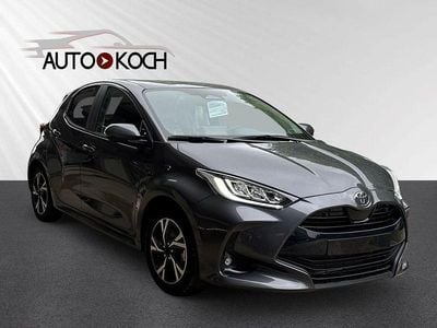 Neu Toyota Yaris Hybrid 92 PS (67 kW) 2025 Grau Limousine
