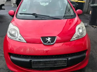 Gebraucht Peugeot 107 68 PS (50 kW) 2011 Rot Kleinwagen