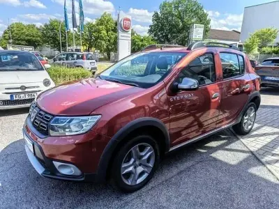 Gebraucht Dacia Sandero Prestige 90 PS (66 kW) 2017 Rot Limousine