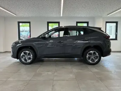 Neu Hyundai Tucson Select 239 PS (175 kW) 2026 Ecotronic grey SUV