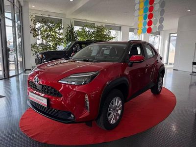 Gebraucht Toyota Yaris Hybrid 116 PS (85 kW) 2024 Rot metallic SUV