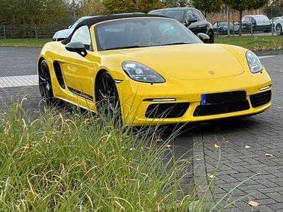 Second-hand Porsche Boxster 299 CP (219 kW) 2021 Galben Cabrio