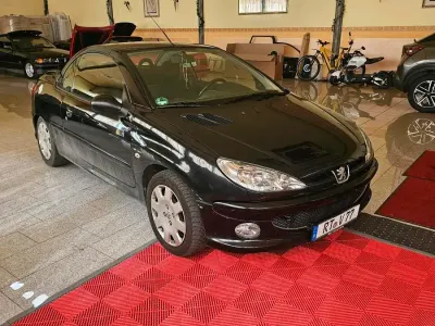 Usata Peugeot 206 CC 109 CV (80 kW) 2005 Nero Cabrio