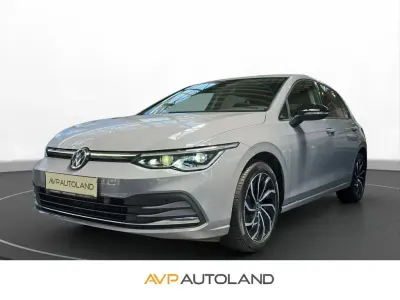 Gebraucht VW Golf VIII Life 150 PS (110 kW) 2021 Mondsteingrau Limousine