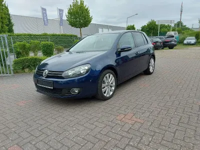 Gebraucht VW Golf VI Team 105 PS (77 kW) 2010 Blau Limousine