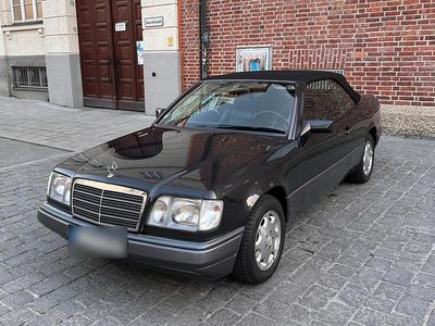 Gebraucht Mercedes 220 150 PS (110 kW) 1995 Schwarz Cabrio