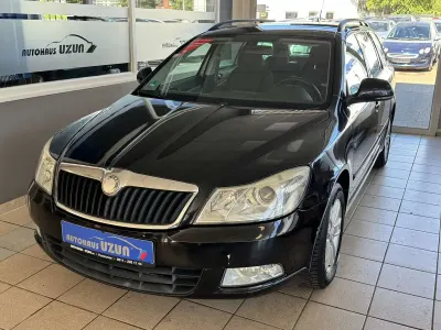 Gebraucht Skoda Octavia Ambition 105 PS (77 kW) 2010 Schwarz Kombi