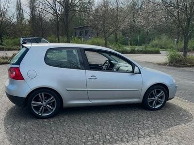Gebraucht VW Golf V 102 PS (75 kW) 2006 Silber Kleinwagen
