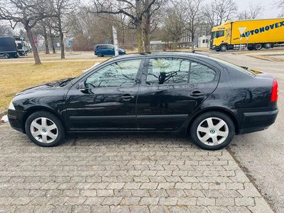 Schwarz Gebraucht 2006 Skoda Octavia Limousine | 2.950 € (Fairer Preis)