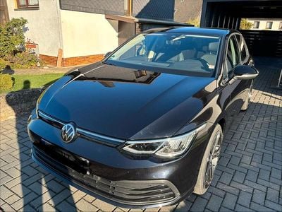 Second-hand VW Golf VII United 150 CP (110 kW) 2021 Negru Hatchback