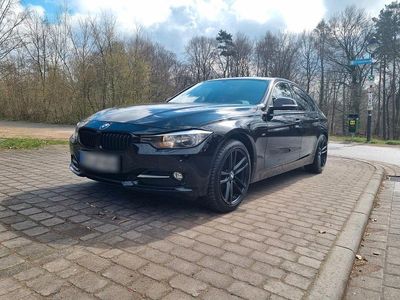 Gebraucht BMW 318 Sport Line 143 PS (105 kW) 2013 Schwarz Limousine