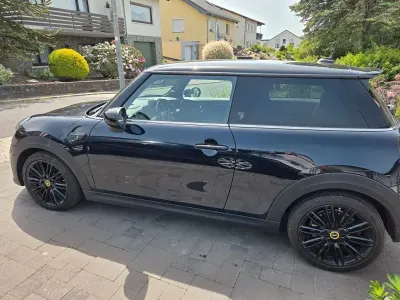 Gebraucht Mini Cooper SE Classic 135 kW (184 PS) 2021 Schwarz Kleinwagen