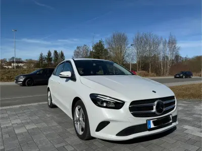 Gebraucht Mercedes B220 190 PS (139 kW) 2020 Weiß Van / Kleinbus