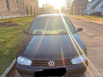Schwarz Gebraucht 2002 VW Golf IV Kleinwagen | 1.000 € (Guter Preis)
