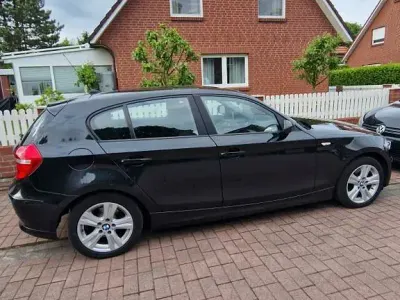 Gebraucht BMW 118 Lifestyle 116 PS (85 kW) 2010 Schwarz Kleinwagen