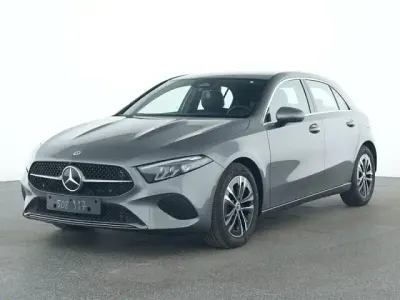 Gebraucht Mercedes A180 Advanced 116 PS (85 kW) 2025 lack mountaingrau Limousine
