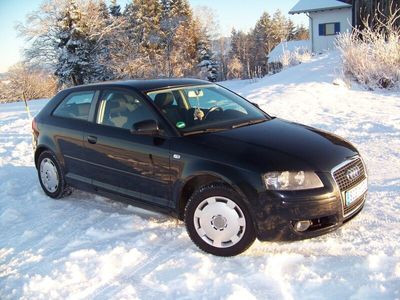 gebraucht Audi A3 1.6 Attraction schwarz