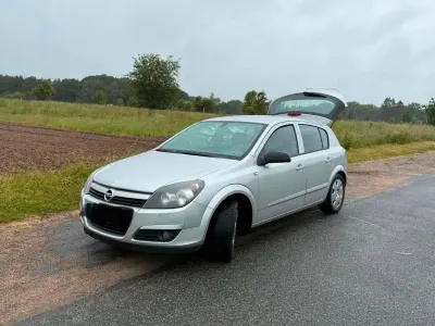 Gebraucht Opel Astra 90 PS (66 kW) 2005 Silber Limousine