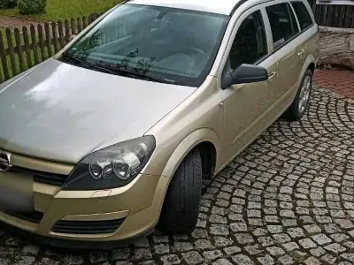 Gebraucht Opel Astra Edition 101 PS (74 kW) 2004 Grün Kombi