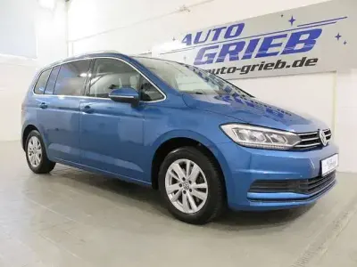 Gebraucht VW Touran Comfortline 150 PS (110 kW) 2020 Blau Van / Kleinbus