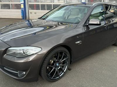 Gebraucht BMW 530 258 PS (189 kW) 2011 Braun Limousine