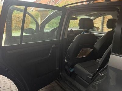 Gebraucht VW Touran Comfortline 140 PS (102 kW) 2013 Grau Van / Kleinbus