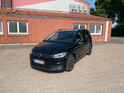 Gebraucht VW Touran Comfortline 150 PS (110 kW) 2020 Schwarz Van / Kleinbus