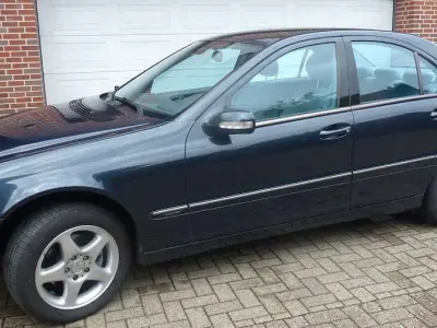 Gebraucht Mercedes C180 Avantgarde 143 PS (105 kW) 2003 Schwarz Limousine