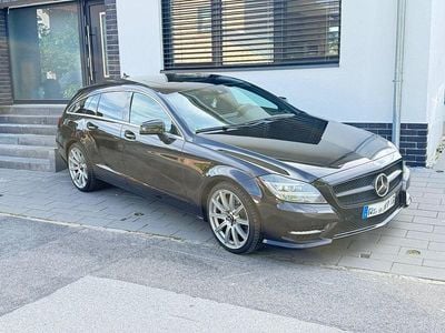 Schwarz Gebraucht 2013 Mercedes CLS350 Shooting Brake AMG line Kombi | 16.990 €