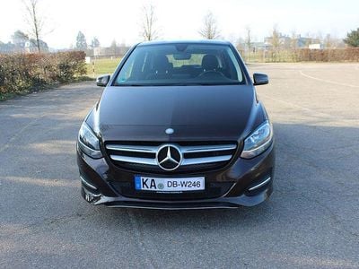 Braun Gebraucht 2015 Mercedes B180 Style Van / Kleinbus | 14.500 € (Fairer Preis)