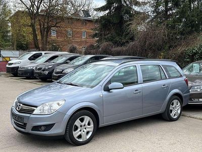 Gebraucht Opel Astra Edition 116 PS (85 kW) 2009 Silber Kombi