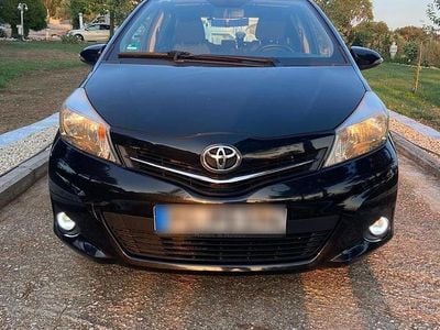 Usado Toyota Yaris Comfort 69 HP (50 kW) 2014 Preto Citadino