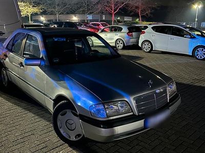 Gebraucht Mercedes C180 122 PS (89 kW) 1997 Silber Limousine