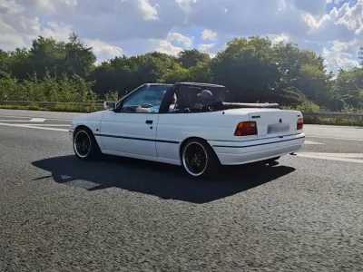 Gebraucht Ford Escort Cabriolet 105 PS (77 kW) 1990 Weiß Cabrio