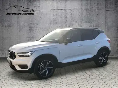 Begagnad Volvo XC40 R-Design 197 HK (144 kW) 2021 Vit SUV