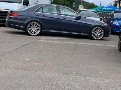 Gebraucht Mercedes E400 333 PS (244 kW) 2013 Blau Limousine