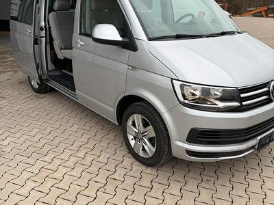 Używany VW Caravelle 150 KM (110 kW) 2018 Srebrny Van