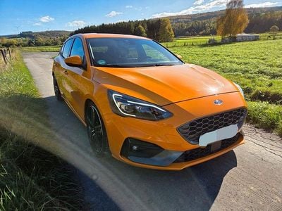 Usata Ford Focus ST 280 CV (205 kW) 2019 Arancione Berlina