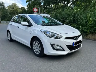 Gebraucht Hyundai i30 Style 99 PS (72 kW) 2012 Weiß Limousine