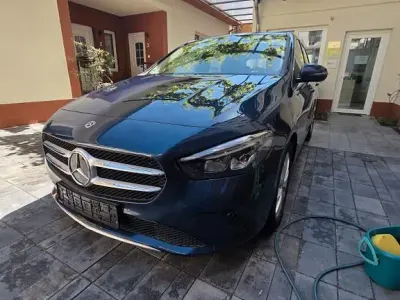 Gebraucht Mercedes B180 116 PS (85 kW) 2019 Blau Kleinwagen