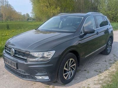 Second-hand VW Tiguan Sound 125 CP (91 kW) 2017 Gri SUV