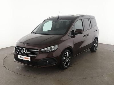 Gebraucht Mercedes T180 Progressive 131 PS (96 kW) 2023 Rot Van / Kleinbus