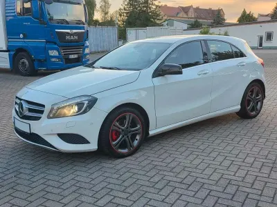 Gebraucht Mercedes A180 Style 122 PS (89 kW) 2014 Weiß Kleinwagen