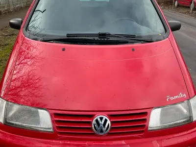 Second-hand VW Sharan 115 CP (84 kW) 1999 Roșu Monovolum