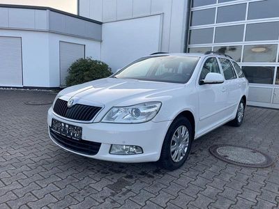Gebraucht Skoda Octavia Ambition 105 PS (77 kW) 2013 Weiß Kombi